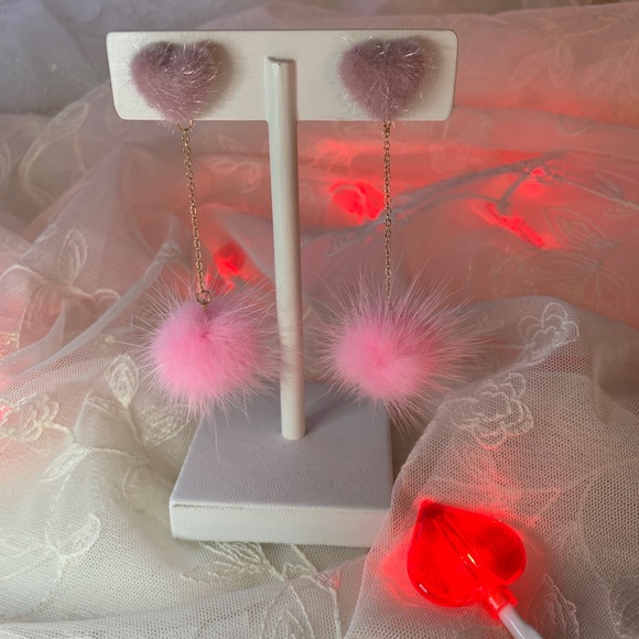 heart 💗 Pom Pom earrings - Picture 4 of 4